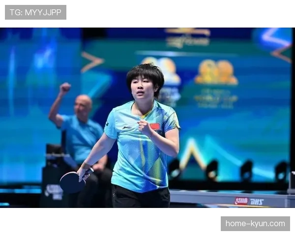 特写：斯波尔斯特拉教练暂停期间的白板战术布置被电视转播捕捉